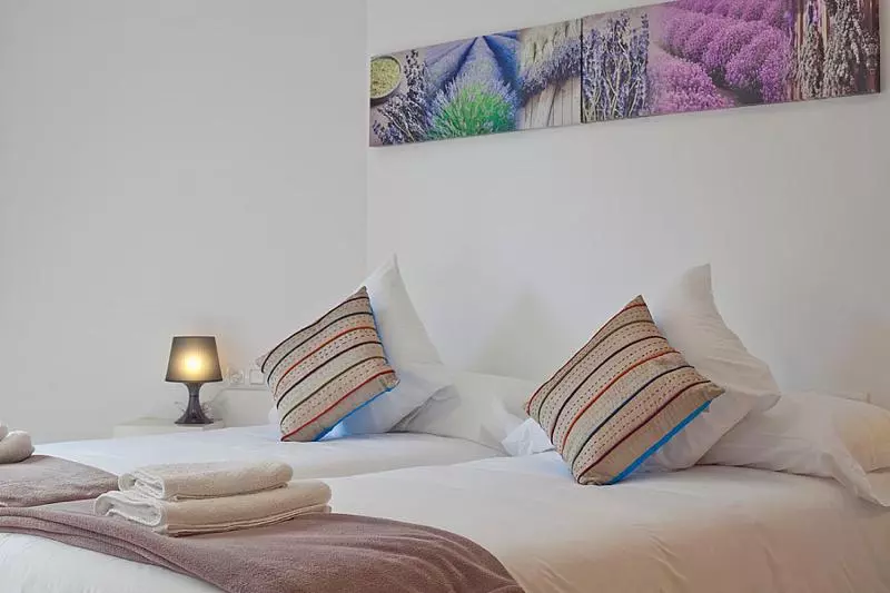 آپارتمان 2 خوابه با تراس, Charmsuites Paralel
