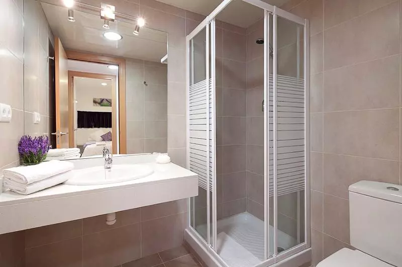 آپارتمان 2 خوابه با تراس, Charmsuites Paralel