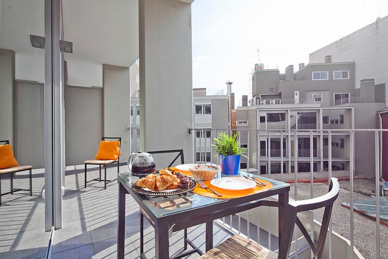 آپارتمان 2 خوابه با تراس, Charmsuites Paralel