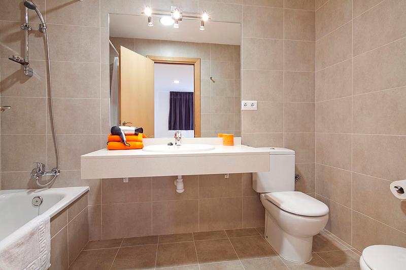 آپارتمان 2 خوابه با تراس, Charmsuites Paralel