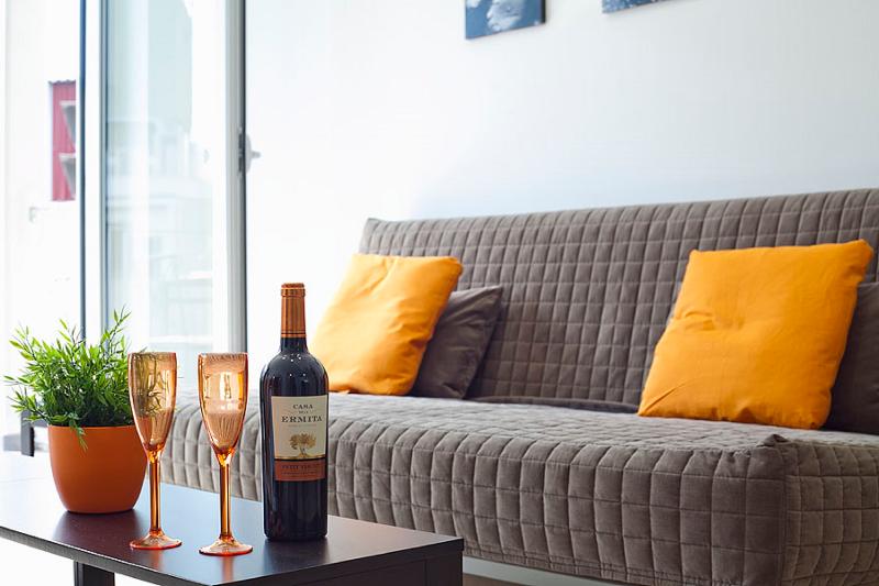 آپارتمان 2 خوابه با تراس, Charmsuites Paralel