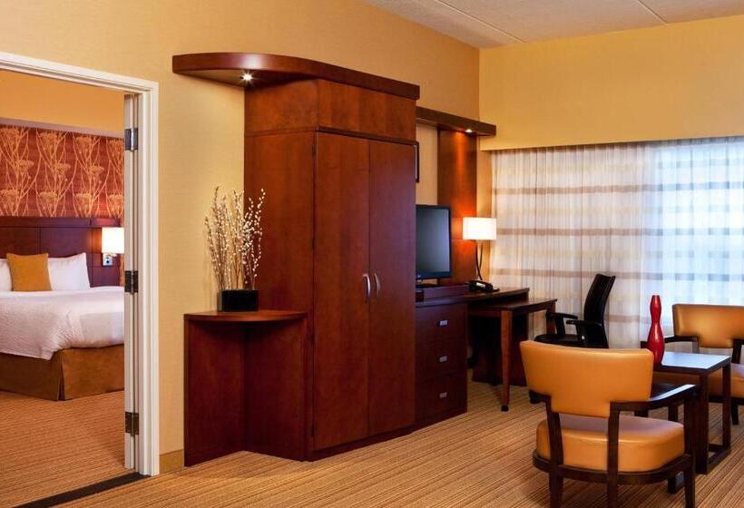 Люкс Кровать Кинг, Courtyard By Marriott Syracuse Downtown At Armory Square