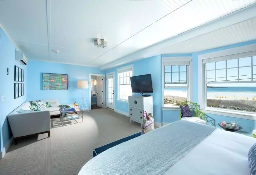 オーシャンビュースイート, The Tides Beach Club