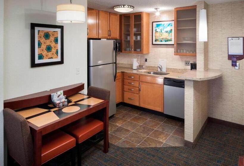 מיטת קינג בסוויטה, Residence Inn By Marriott Hattiesburg