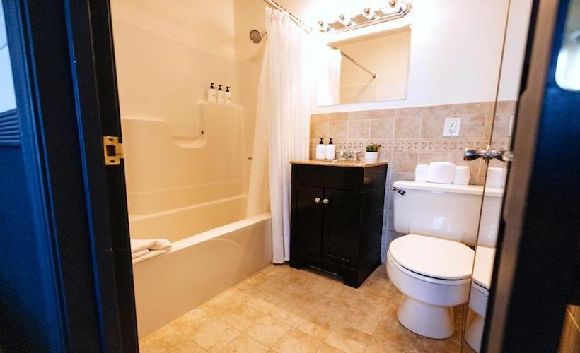 غرفة قياسية سرير ملكى, Wylder Hotel   Tilghman Island