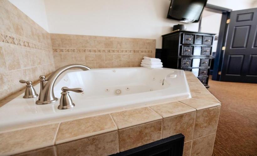 جناح, Wylder Hotel   Tilghman Island