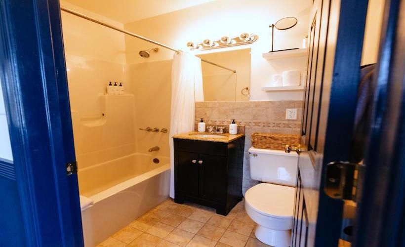 جناح, Wylder Hotel   Tilghman Island