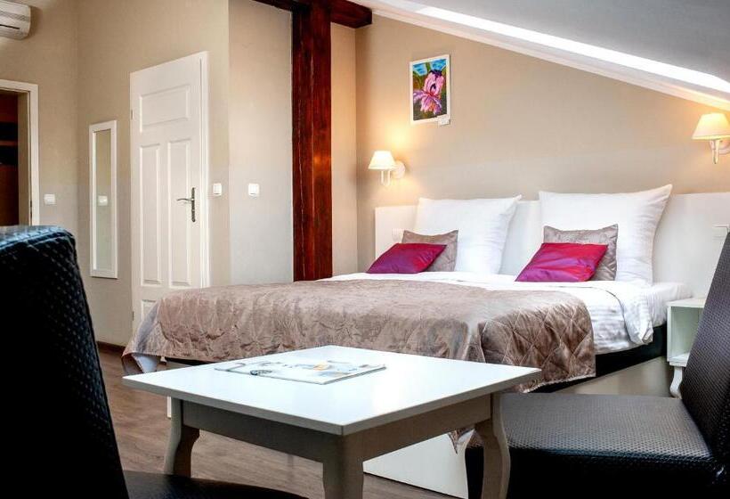 غرفة قياسية, Leone Apart