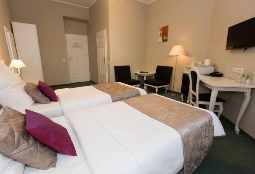 غرفة قياسية, Leone Apart