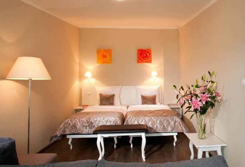 غرفة قياسية ثلاثية, Leone Apart