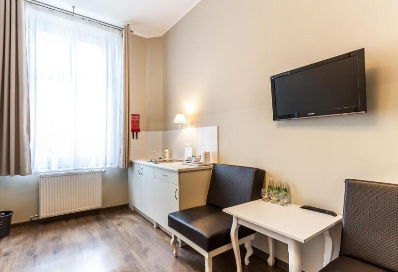 شقة غرفة واحدة, Leone Apart