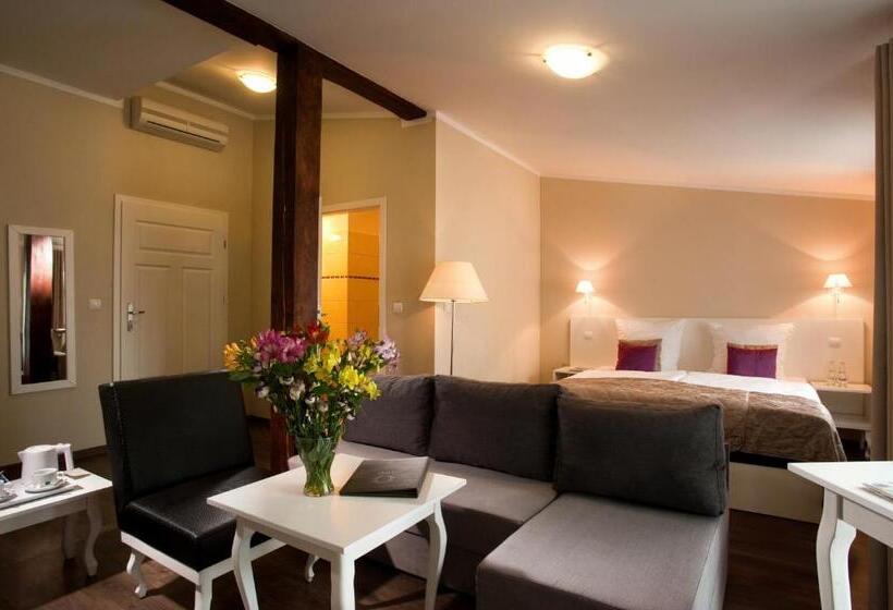 شقة غرفة واحدة, Leone Apart