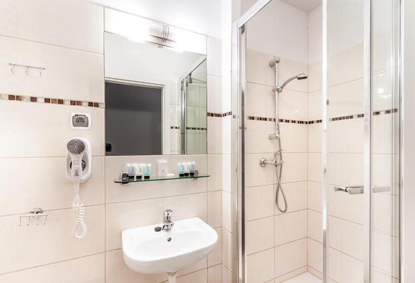 غرفة أساسية, Leone Apart