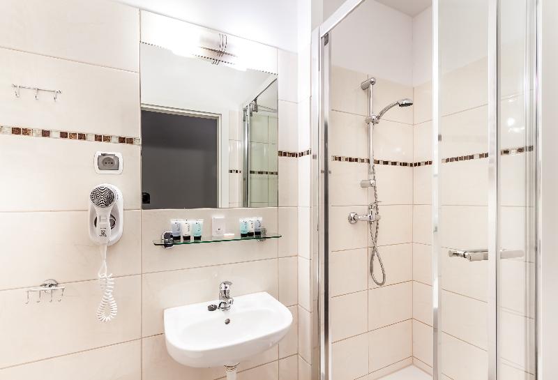 غرفة قياسية, Leone Apart