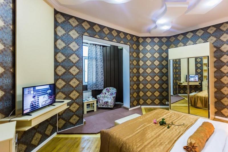 غرفة قياسية رباعية, Leone Apart