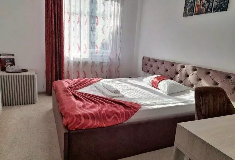 Standard-huone, Alexis