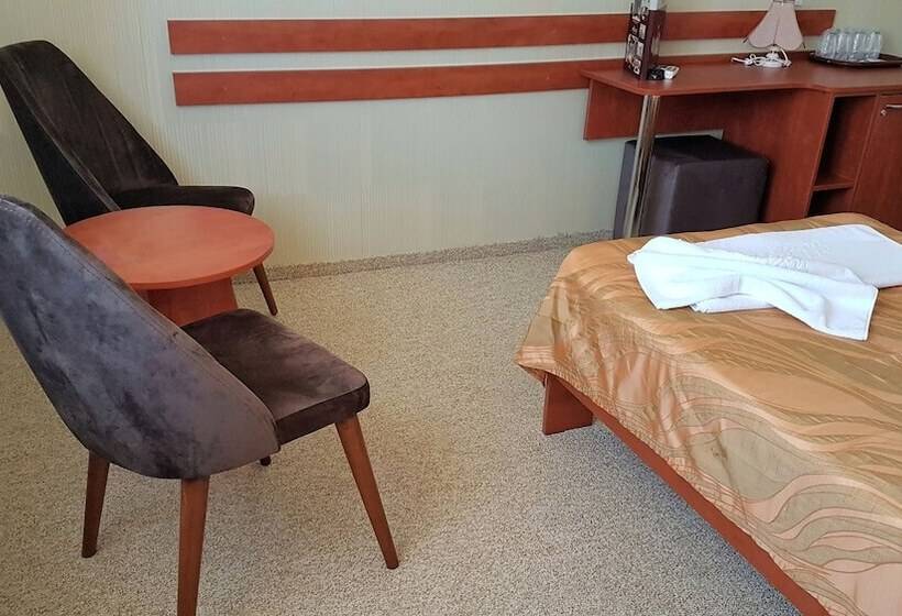 اتاق استاندارد, Alexis