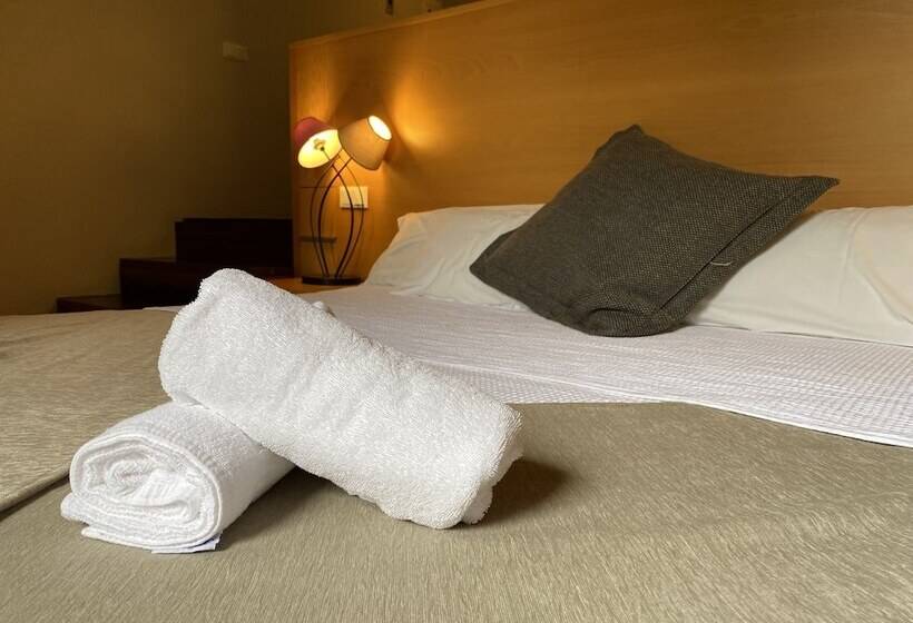Superior Room, Hostatgeria De Poblet