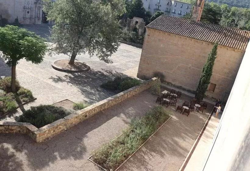 Standard Room, Hostatgeria De Poblet