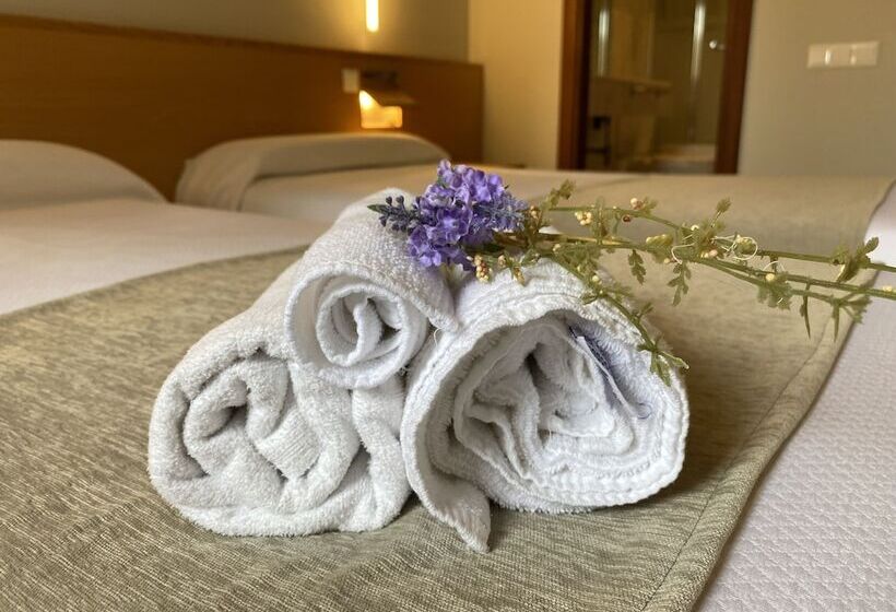 Standard Room, Hostatgeria De Poblet