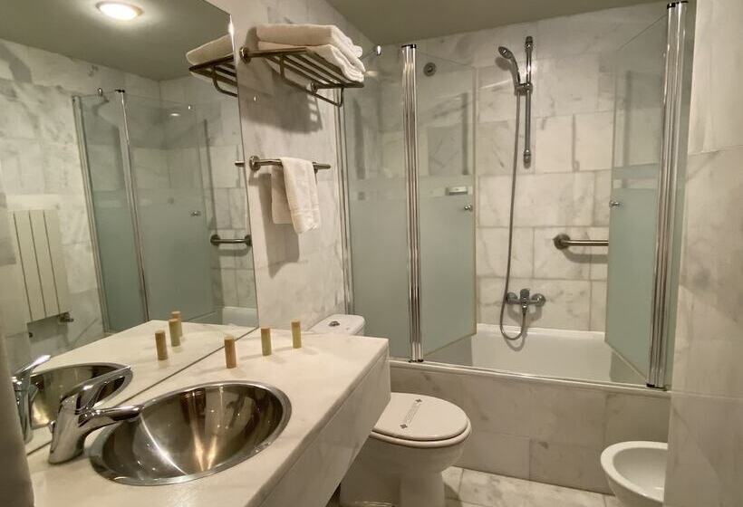 Standard Room, Hostatgeria De Poblet