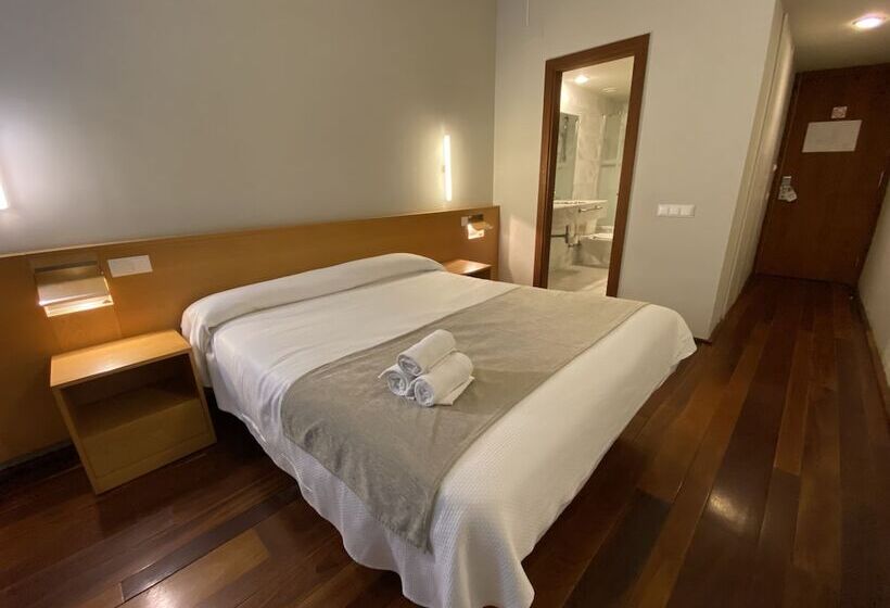 Standard Room, Hostatgeria De Poblet