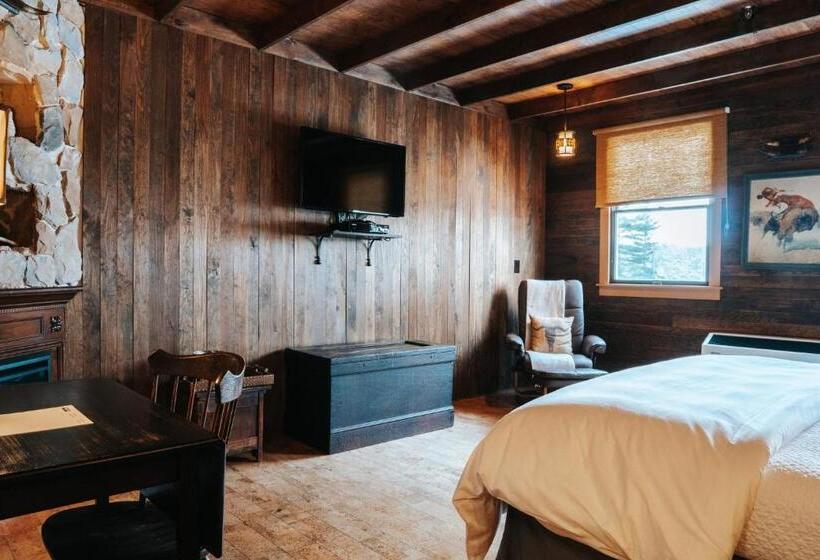 Хижина, The Litchfield Inn