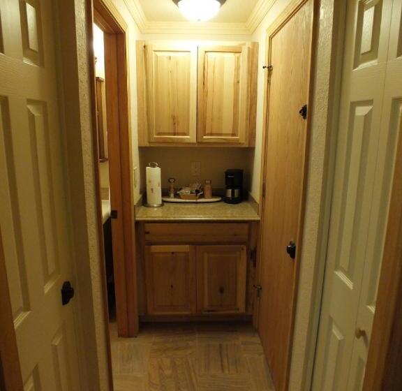 חדר סטנדרט עם מיטת קינג, Yellowstone Gateway Inn