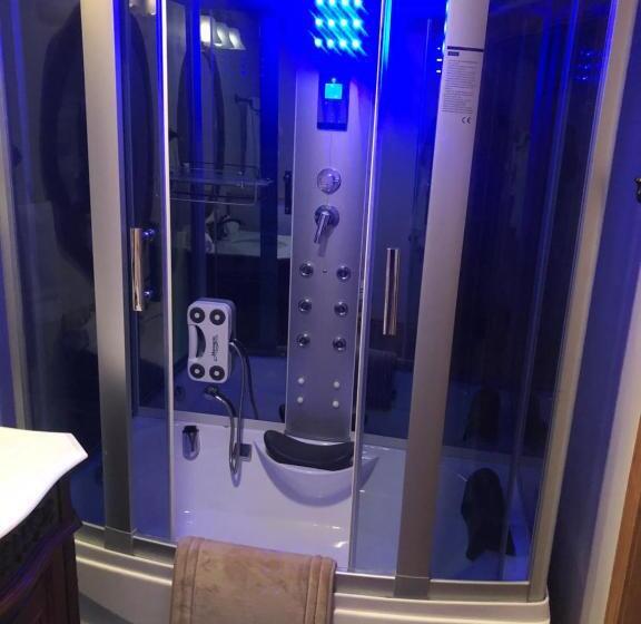 סטודיו דלוקס, Yellowstone Gateway Inn