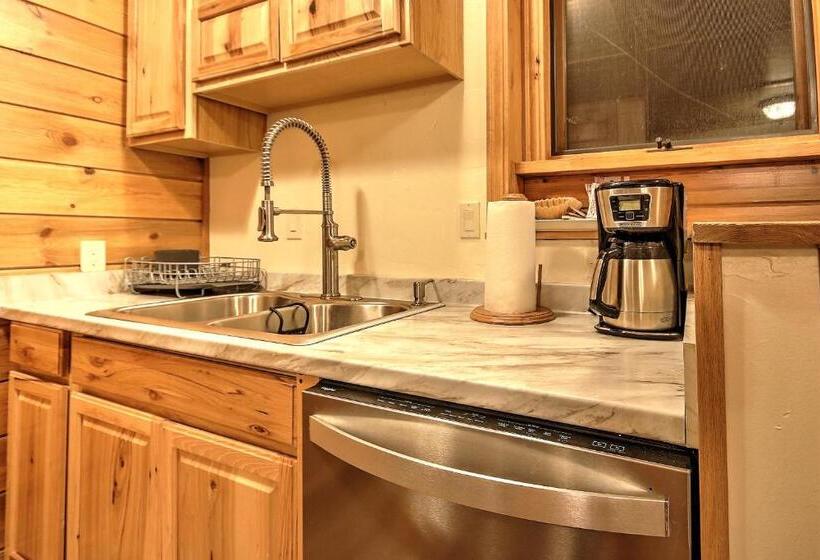 סטודיו דלוקס, Yellowstone Gateway Inn