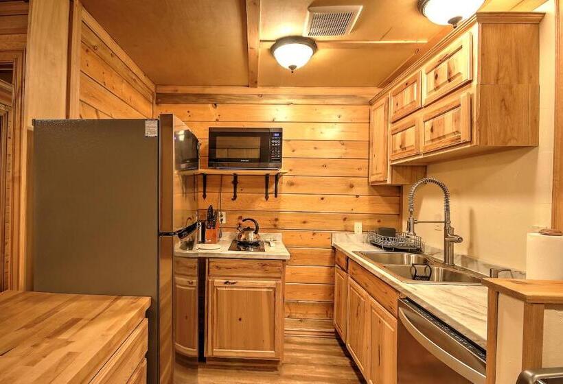 סטודיו דלוקס, Yellowstone Gateway Inn