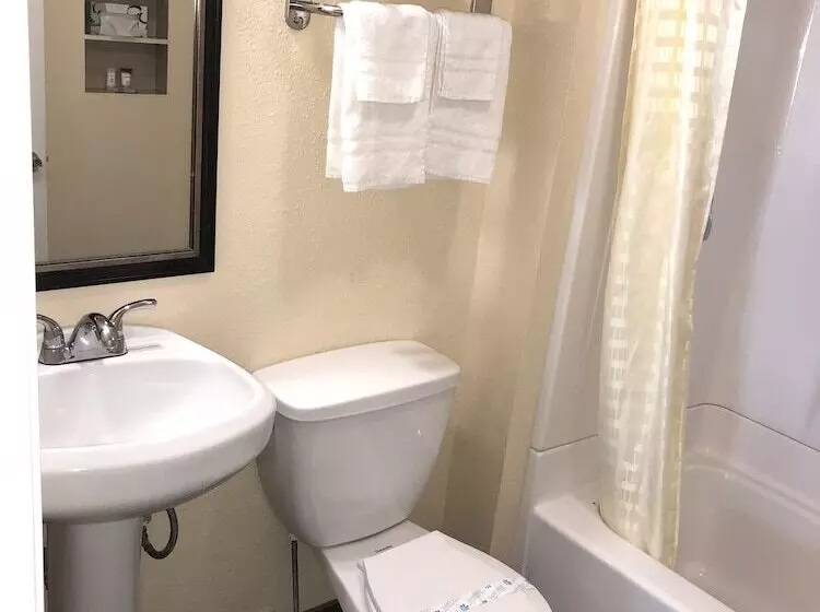 デラックススタジオ, Lamplighter Motel Clearlake