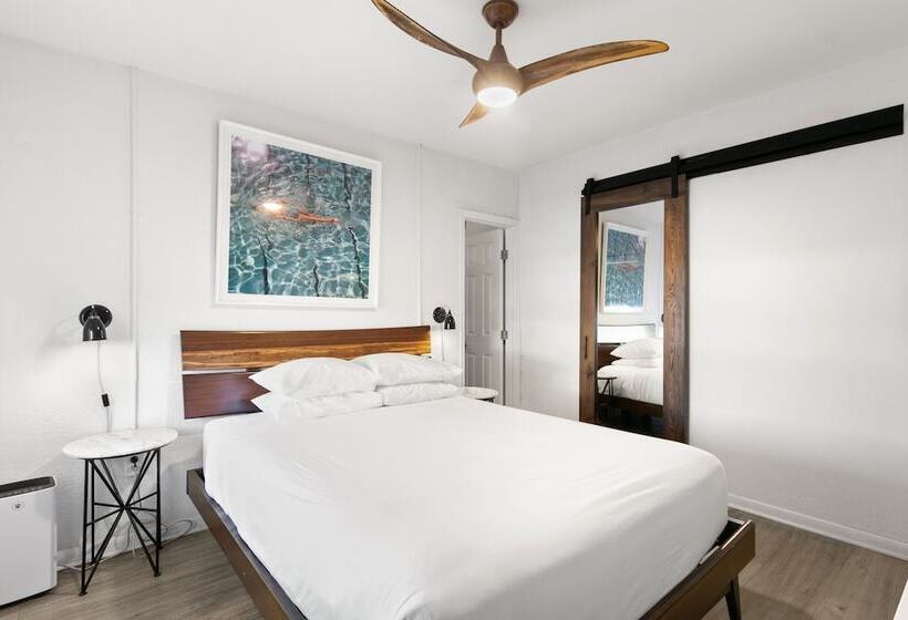 جناح, Cabana Clearwater Beach