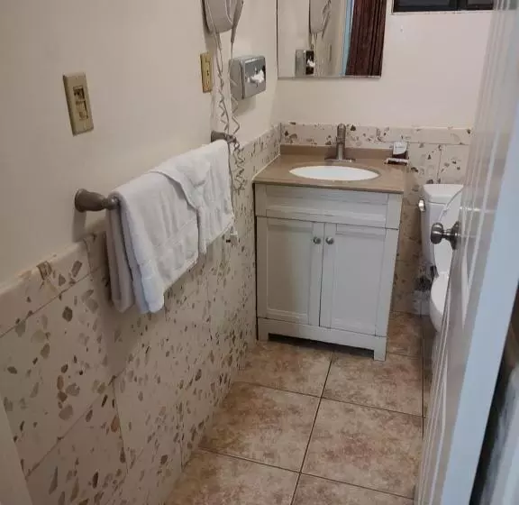 キングサイズベッドのスタンダードルーム, Economy Inn Richmond