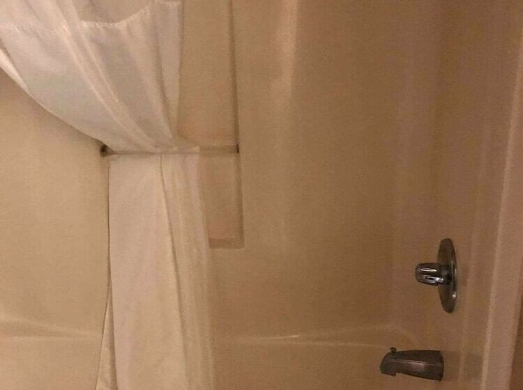 غرفه قياسيه سريرين مزدوجين, Knights Inn Winner