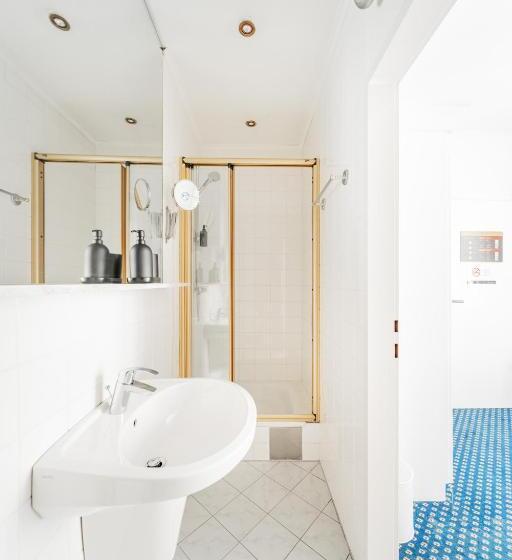 اتاق استاندارد یک نفره, Self Check In Hotel Adlon