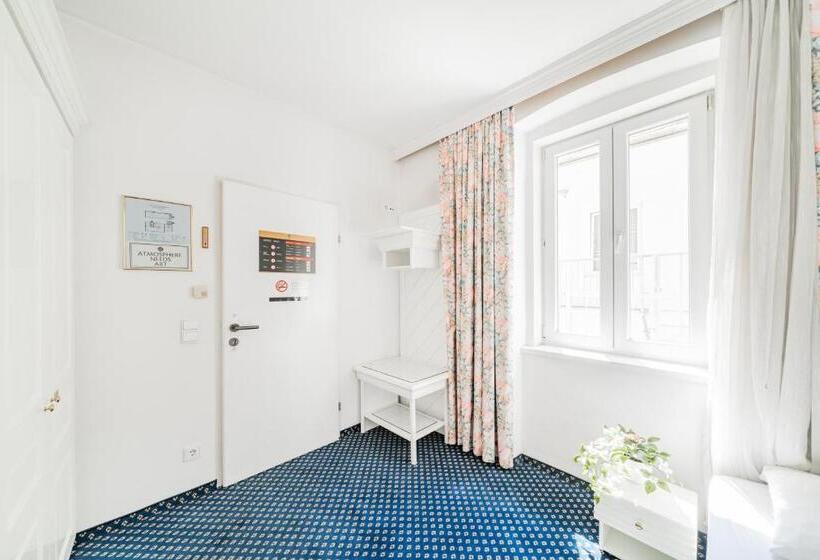 اتاق استاندارد یک نفره, Self Check In Hotel Adlon