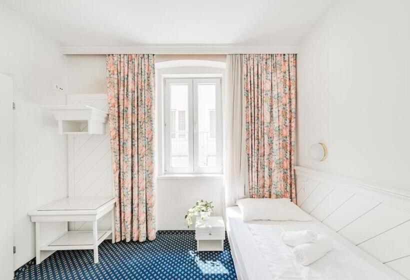 اتاق استاندارد یک نفره, Self Check In Hotel Adlon