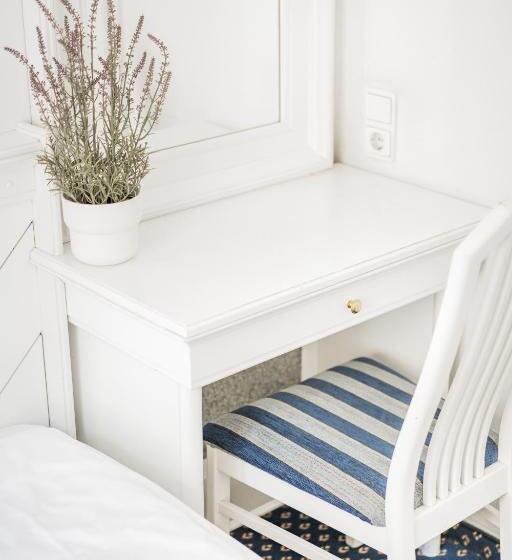 اتاق استاندارد یک تخته برای معلولان, Self Check In Hotel Adlon