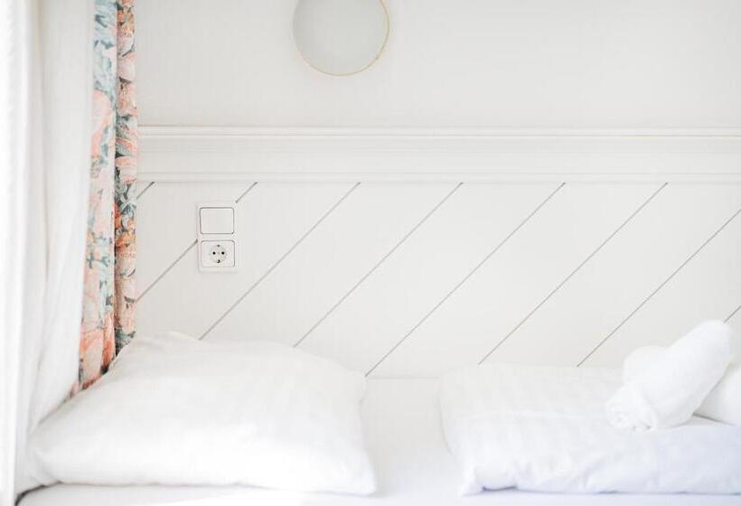 اتاق استاندارد یک تخته برای معلولان, Self Check In Hotel Adlon