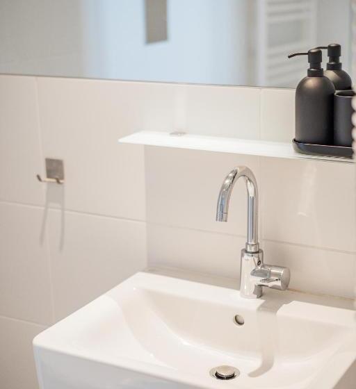 اتاق لوکس, Self Check In Hotel Adlon