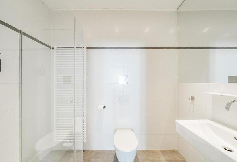 اتاق لوکس, Self Check In Hotel Adlon