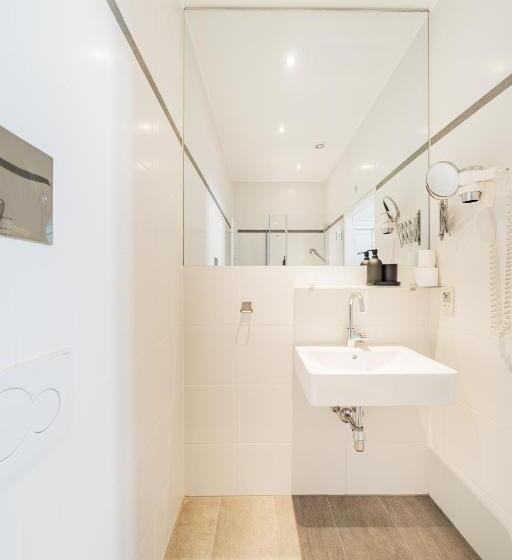 اتاق لوکس, Self Check In Hotel Adlon