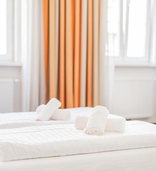 اتاق لوکس, Self Check In Hotel Adlon