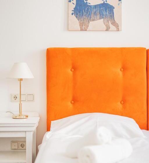 اتاق لوکس, Self Check In Hotel Adlon