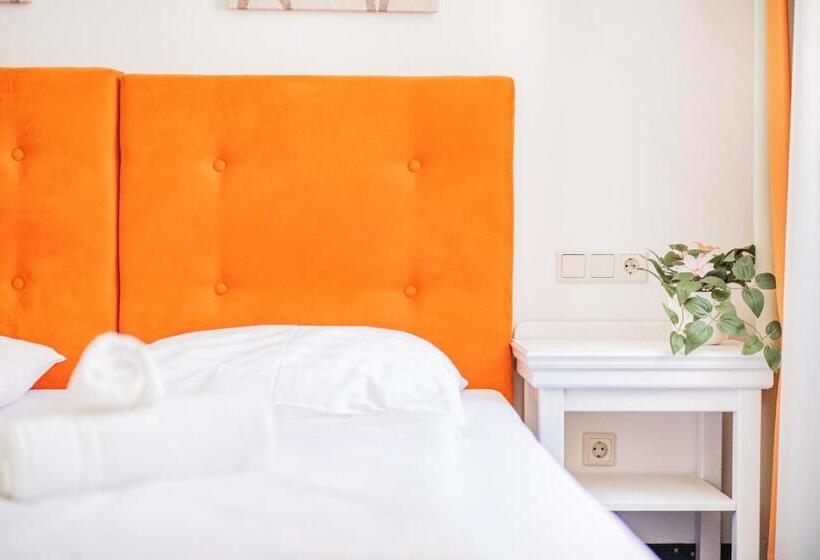 اتاق لوکس, Self Check In Hotel Adlon