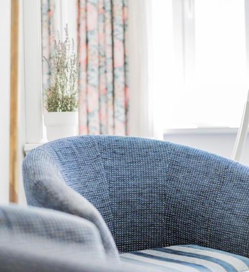 اتاق استاندارد برای معلولان, Self Check In Hotel Adlon