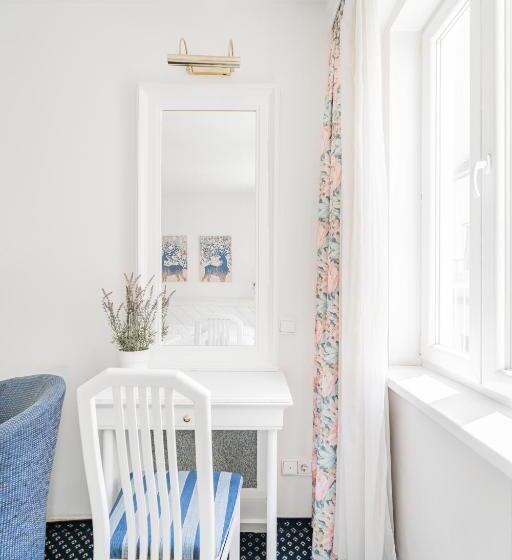 اتاق استاندارد برای معلولان, Self Check In Hotel Adlon