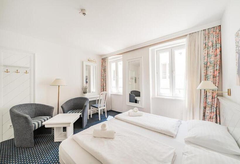 اتاق استاندارد برای معلولان, Self Check In Hotel Adlon