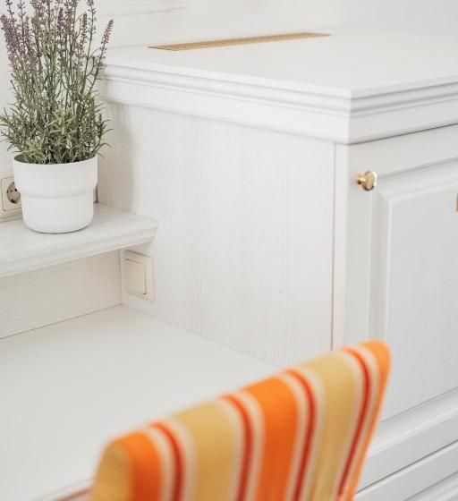 اتاق استاندارد, Self Check In Hotel Adlon